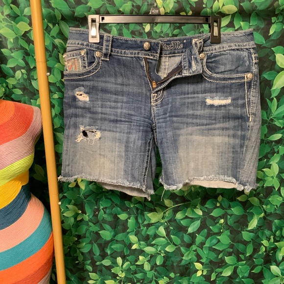 Size 30 Miss Me Mid Shorts - Picture 2 of 3